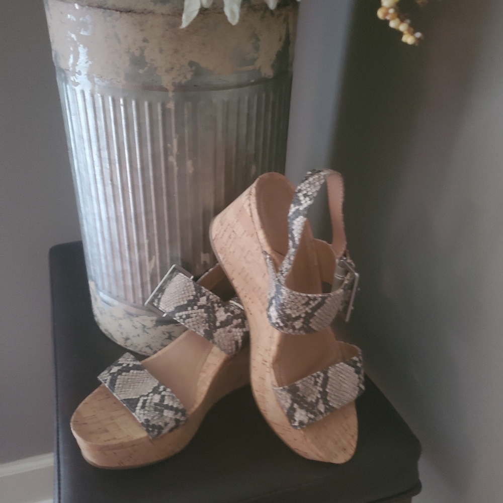 ***NWOT***Snakeskin Pattern Cork Wedge Sandals